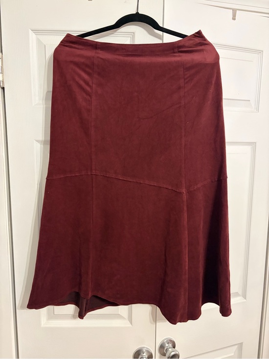 IVY PETITE Dresses & Skirts - Women's Midi Suede Skirt in Burgundy